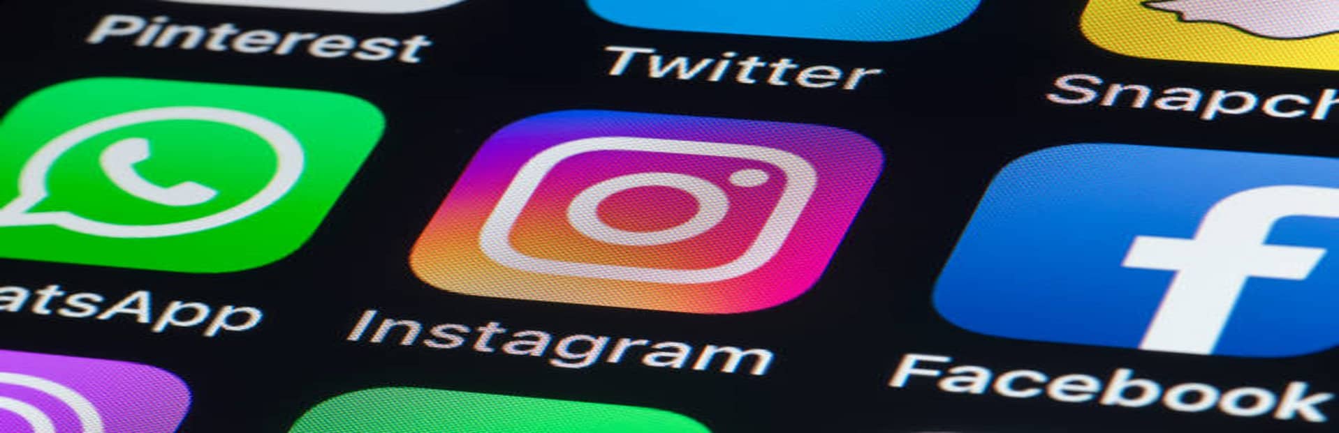 Learn-How-To-Use-Instagram-To-Make-Xtra-Money-Online-featured-image-632x1950w-several-social-media-icons-with-instagram-central-make-xtra-money-online