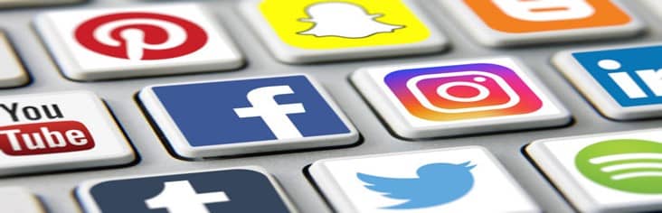 Earn-Money-Using-Facebook-Like-Your-Way-To-Online-Income-featured-image-200x620w-keyboard-with-social-media-icons-and-facebook-shown-make-xtra-money-online